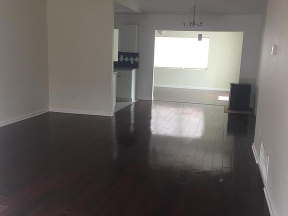 4th image of 1695 Yorktown Ave