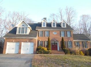 2925 Leka Dr, Huntingtown, MD 20639