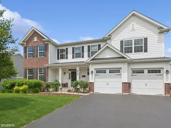 879 Heatherfield Cir, Naperville, IL 60565