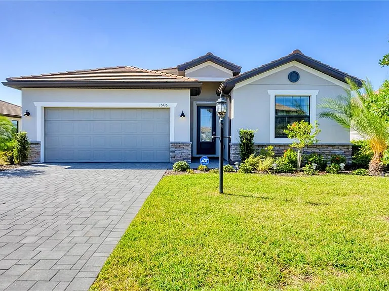 15716 Barefoot Beach Dr — Photo 1