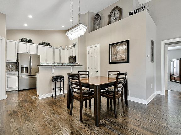 5th image of 957 Adara Dr
