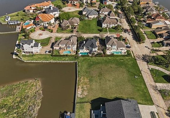 5th image of 923 Davis Rd