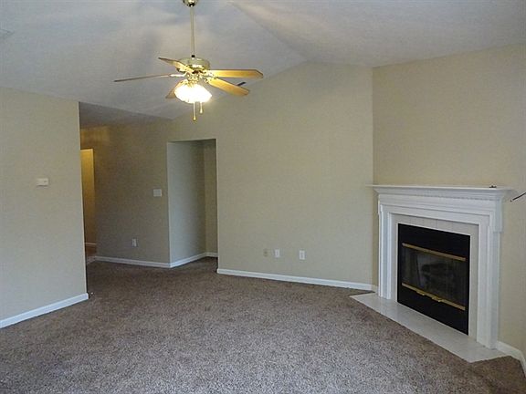 3rd image of 137 Hilltop Farms Blvd