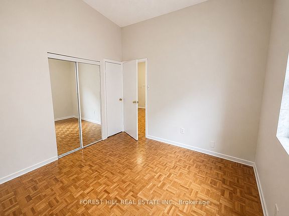 4th image of 126 Dundas St E #301