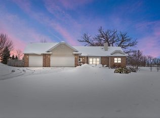 8207 Squirrel Dr, Spring Grove, IL 60081