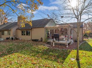 2410 Tanbark Oak Dr, Flint, MI 48532