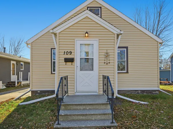 109 5th Ave W, West Fargo, ND 58078