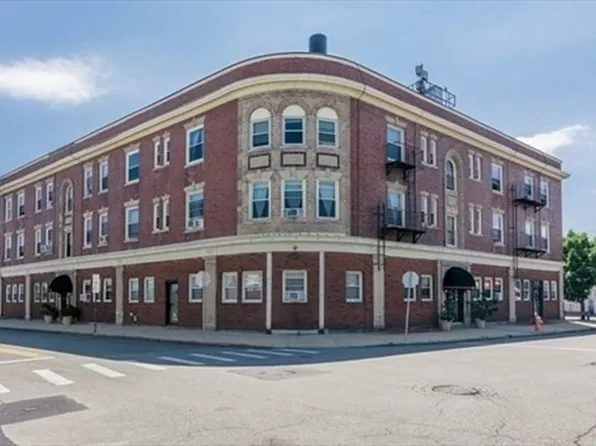 267 Washington Ave APT 6, Winthrop, MA 02152