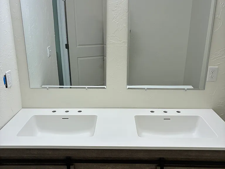 552 W Broadway — Photo 9