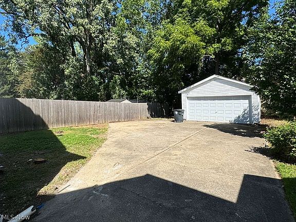 2nd image of 801 Storer Ave