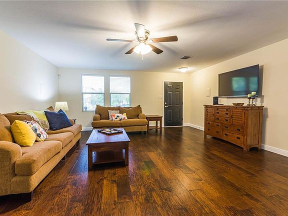 3rd image of 1121 Wyatt Earp Dr
