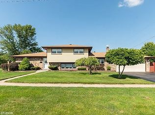 5318 Highland Ct, Crestwood, IL 60445
