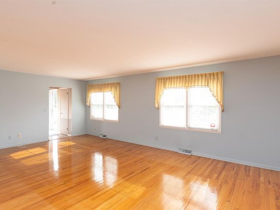3rd image of 5637 Sagecrest Dr