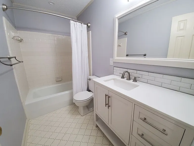 225 Woodglen Dr — Photo 15