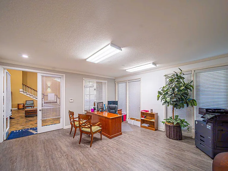 1810 W Cervantes St — Photo 8