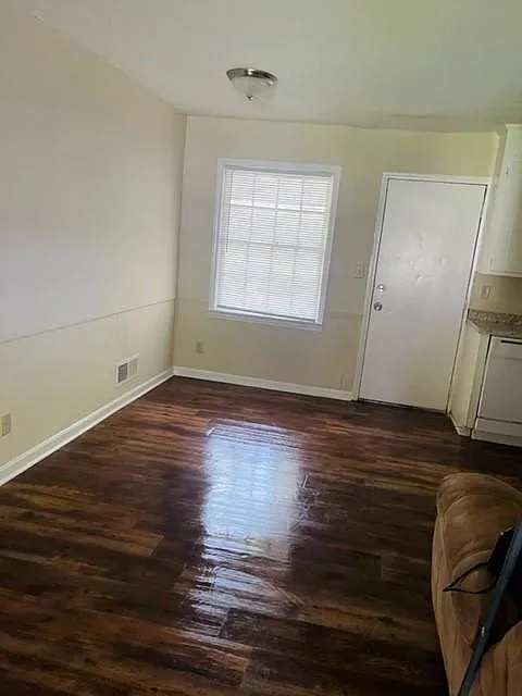 3 bed, 1289 sqft, $1,300 — Photo 3