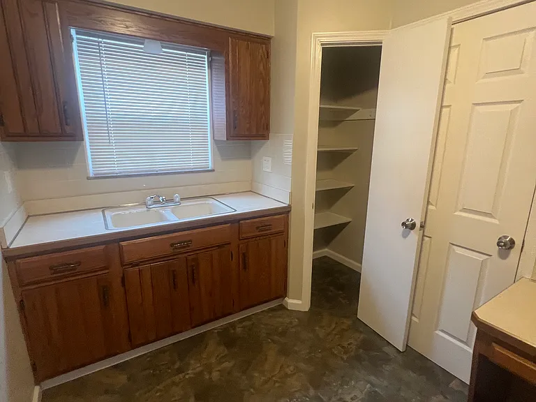 472 E 222nd St #1 — Photo 11