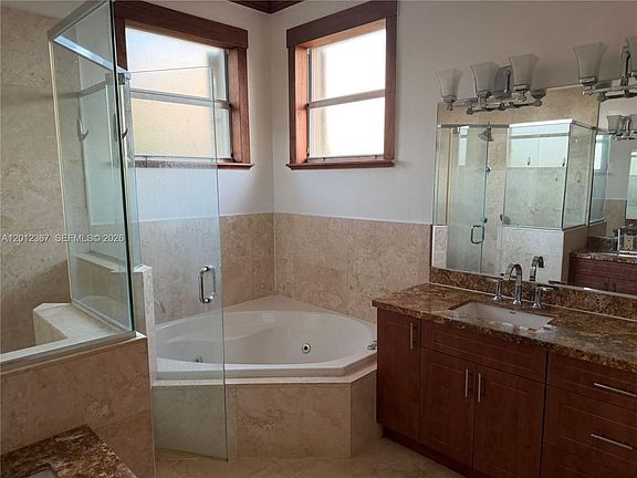 2nd image of 2115 NE 40th Ave #2115