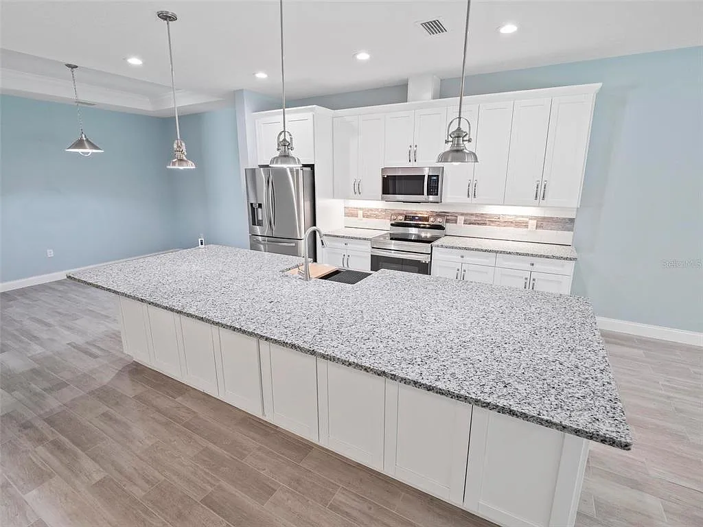 3 bed, 2.0 bath, 1743 sqft, $2,475 — Photo 3