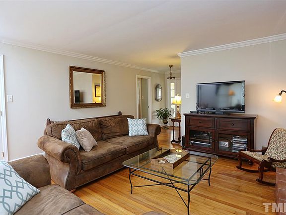 5th image of 211 Caine St
