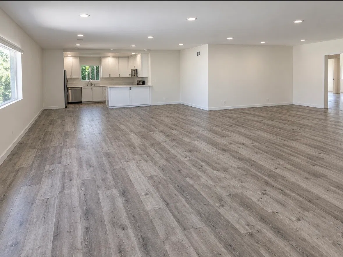1118 S Holt Ave — Photo 2