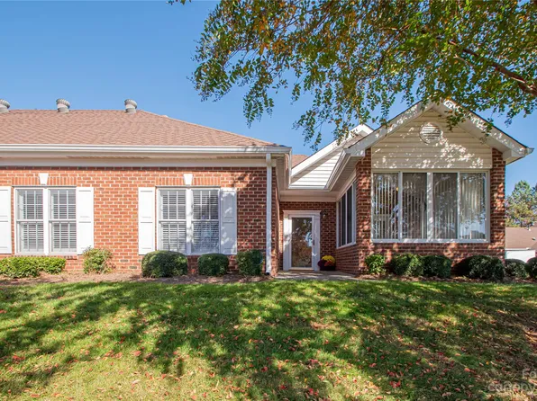 8218 Windsor Ridge Dr, Charlotte, NC 28277