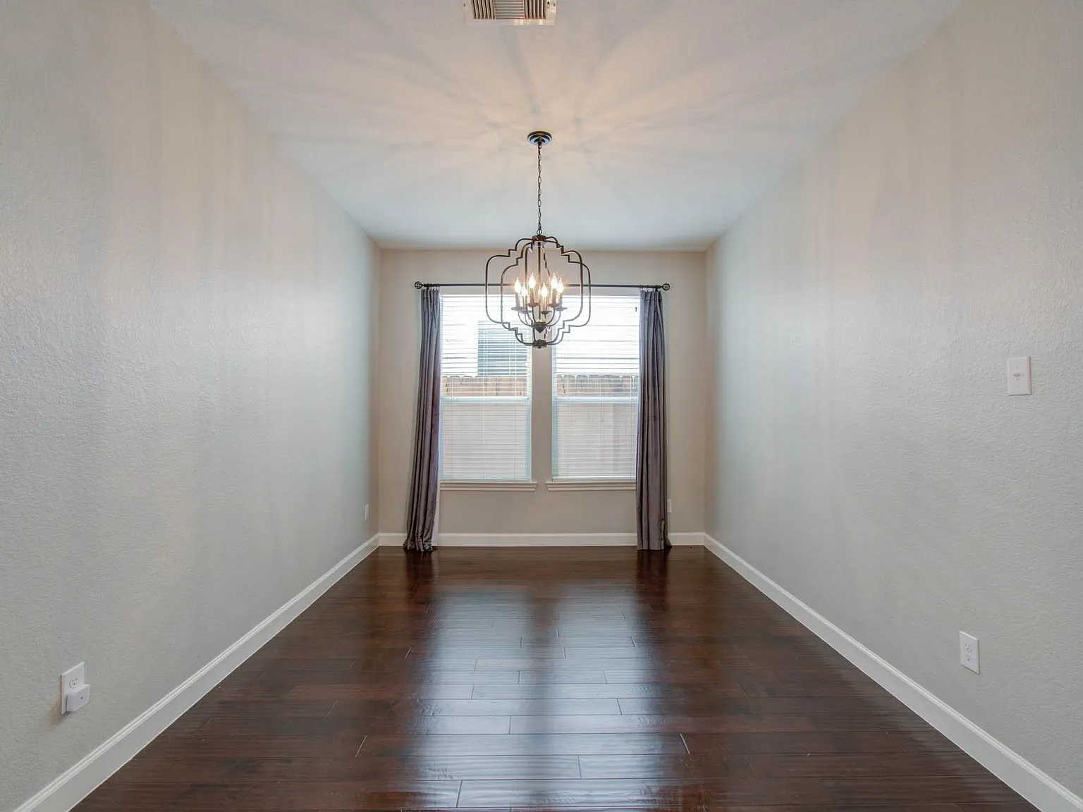 3 bed, 2.5 bath, 2084 sqft, $2,800 — Photo 4