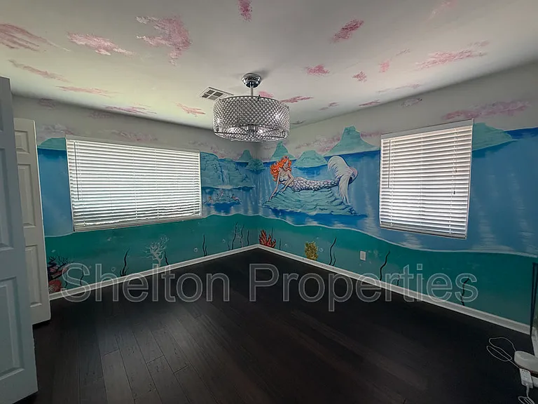2514 E Fairmount Ave — Photo 11