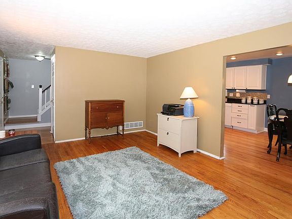 5th image of 174 Silverspring Dr
