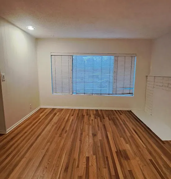 17501 Victory Blvd — Photo 12