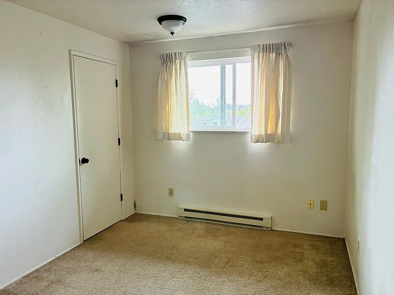 933-937 NW Sequoia Ave — Photo 14