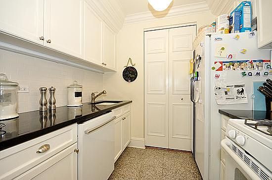 3rd image of 170 E 87th St APT W11h