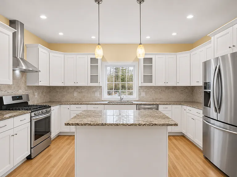 250 Willow St — Photo 3