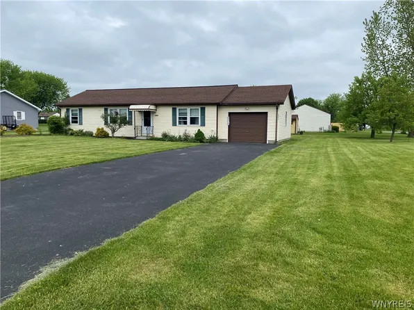 3257 Southway Dr, Sanborn, NY 14132