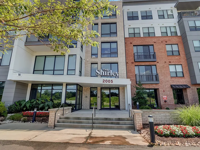 The Shirley — Photo 19