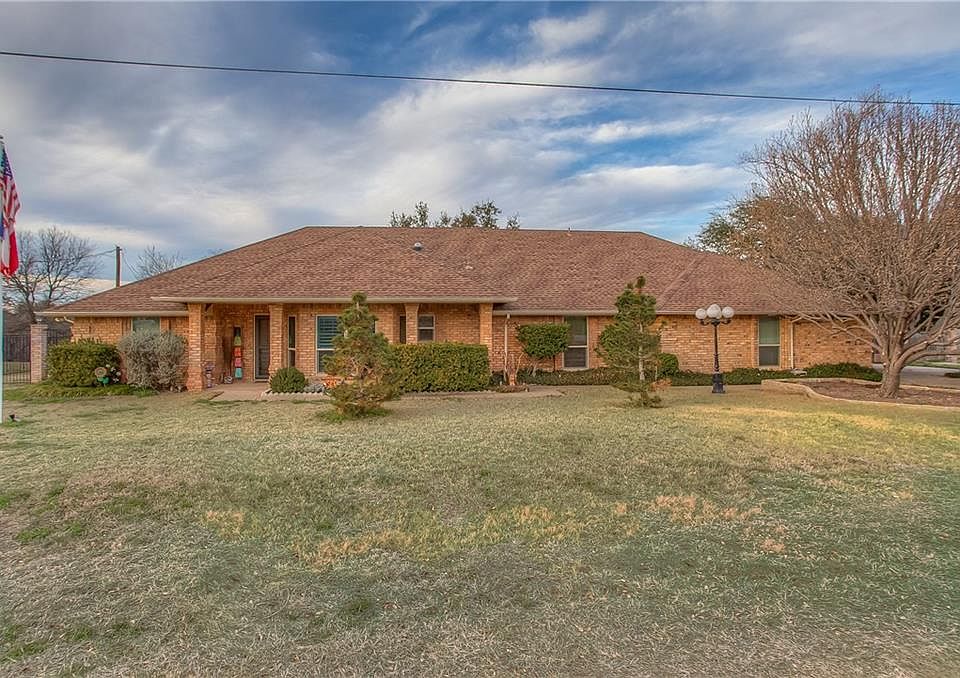 1st image of 110 Parkway Dr