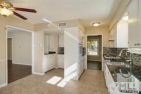 4th image of 703 Tanglewood Dr E
