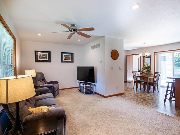 4th image of 56848 Pinecrest Dr