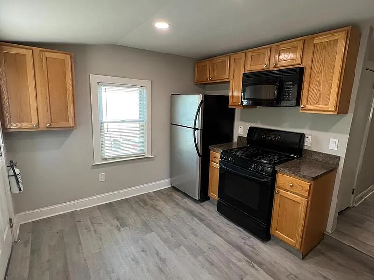 30 Spruce Ave #A — Photo 14