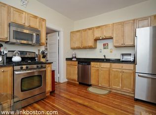 142 Middlesex Rd #1, Chestnut Hill, MA 02467