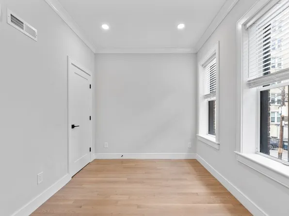 535 Newbury St, Boston, MA