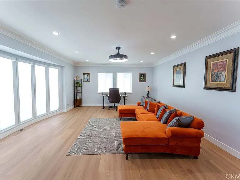 12329 Oxford — Photo 4