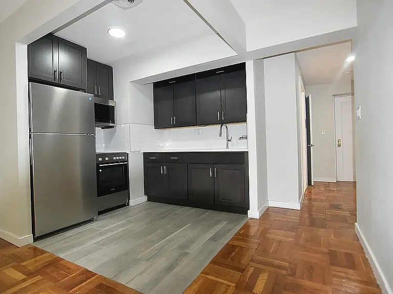 2026 Ocean Ave #22 — Photo 2