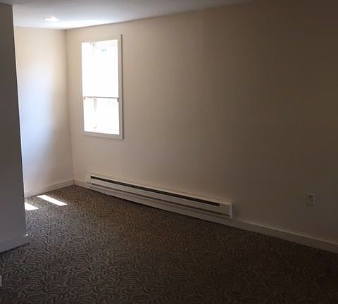 4th image of 79 Hallock St Fl 1
