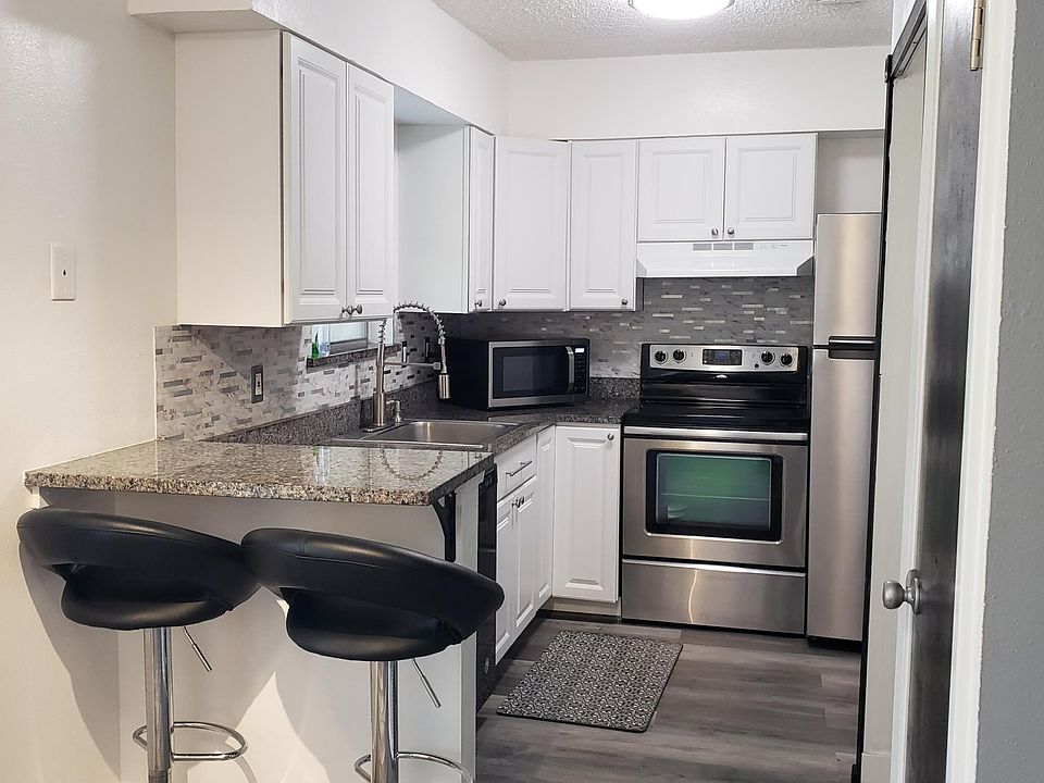 Home office-friendly countertop - the ultimate workspace solution.