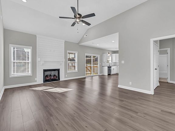 3rd image of 628 Creighton Ct