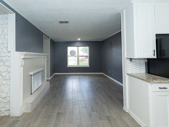 3rd image of 629 Bel Air Dr