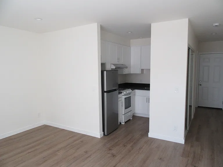 3008 1/4 S West View St #1/4 — Photo 1