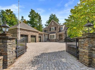 1 Pinecroft Dr, Lenox, MA 01240