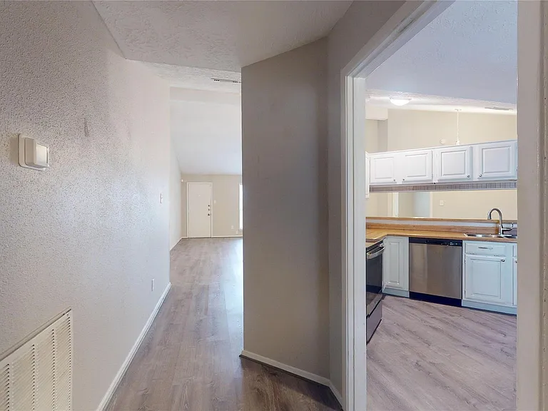 2331 Barrington Place Dr — Photo 8